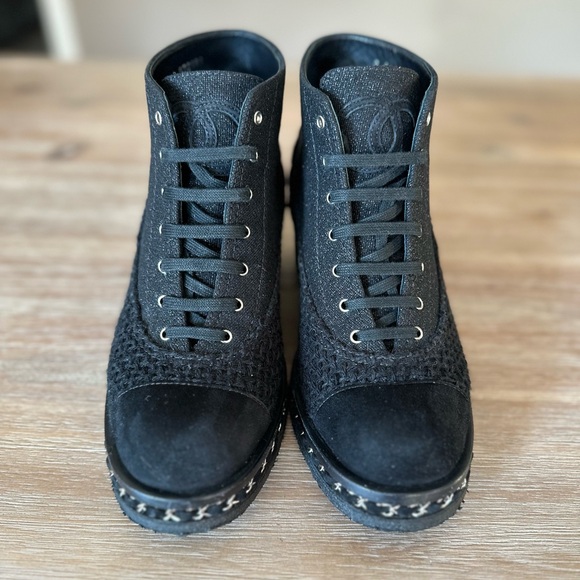 CHANEL CC chain mixed media ankle boots size 41 - Picture 4 of 11